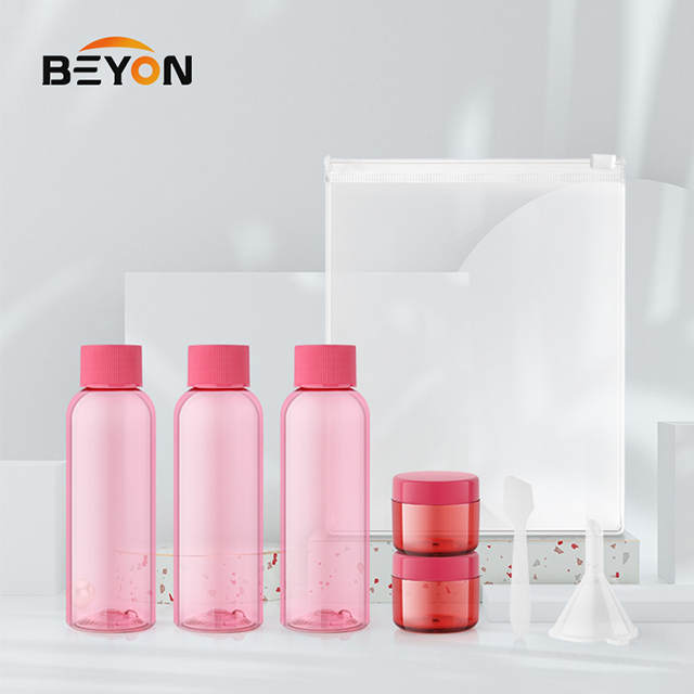 Popular Fast Delivery Custom 5Pcs Travel Plastic Bottle Jar Set Kit With Lotion Pump Spray In Plastic Bag