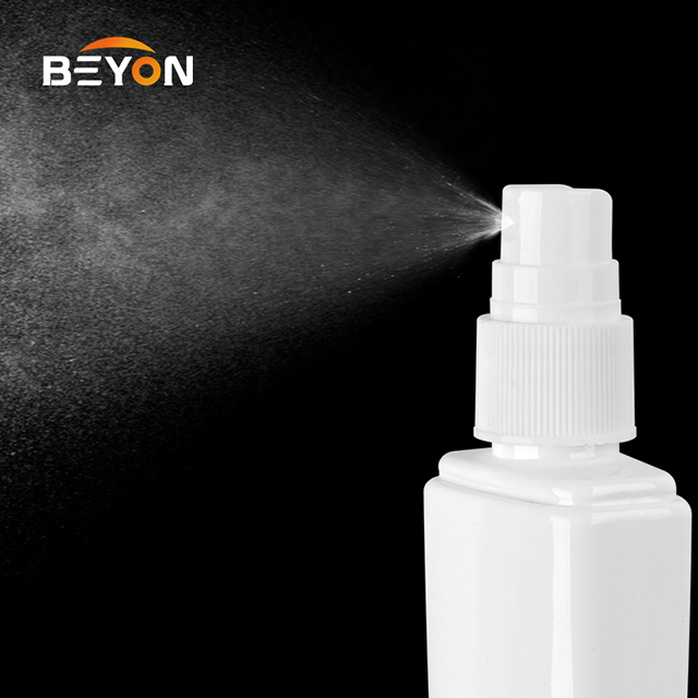 New refillable flat square spray bottle 42ml