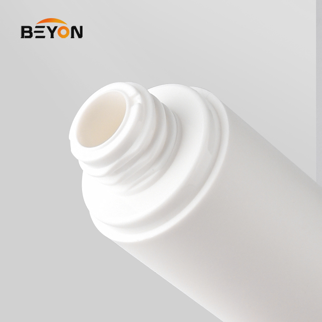 Airless lotion bottle pump bottle 15ml 30ml 50ml Hot selling Custom logos cosmetic packaging